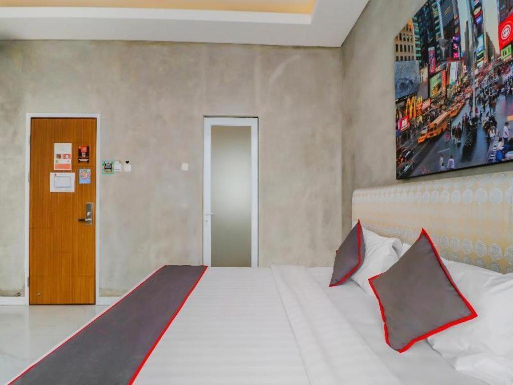 Отель Collection O 31 The Batik Bed And Coffee Бандунг Экстерьер фото